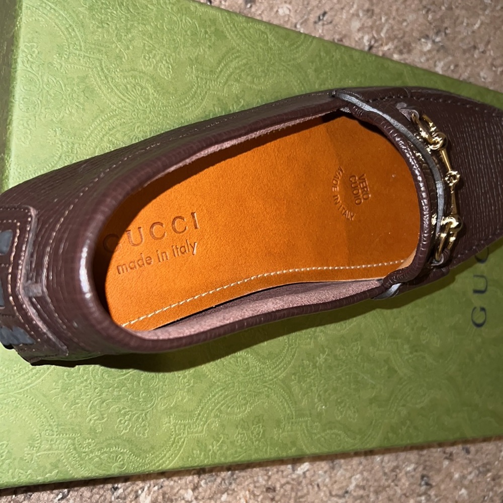 Completely brand new and authentic Gucci loafers color brown size: 042 or 8 1/2. - Picture 7 of 8